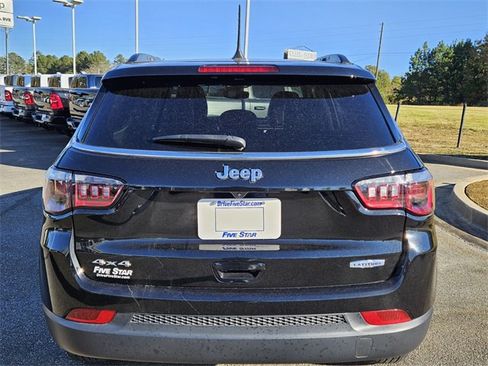 Used 2024 Jeep Compass Latitude w/ Sun and Sound Group image 11