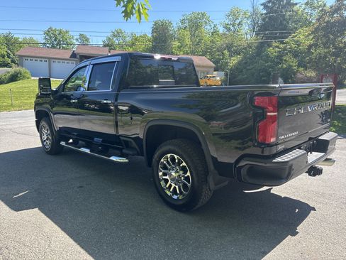 Used 2026 Chevrolet Silverado 2500 LT w/ Z71 Chrome Sport Edition AWD/4WD image 6