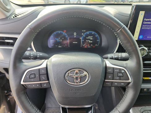 Used 2023 Toyota Highlander Platinum image 21