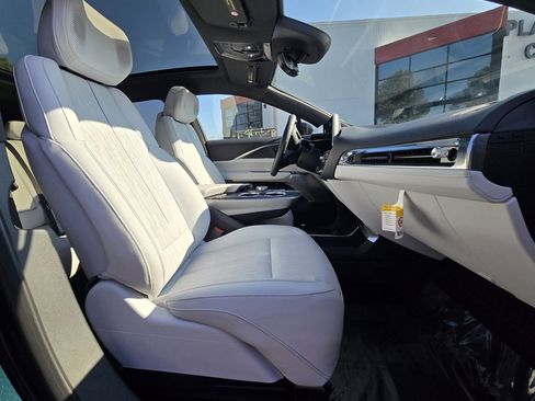 Used 2024 Cadillac Lyriq Luxury image 19