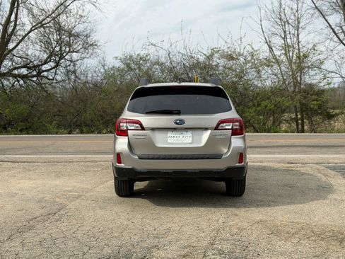 Used 2017 Subaru Outback 2.5i Limited image 3