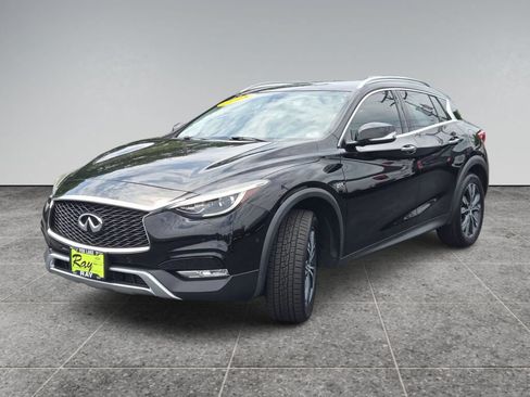Used 2018 INFINITI QX30 Premium w/ Navigation Package AWD/4WD image 4