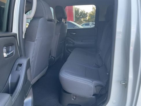 Used 2024 Nissan Frontier SV w/ Technology Package RWD image 15
