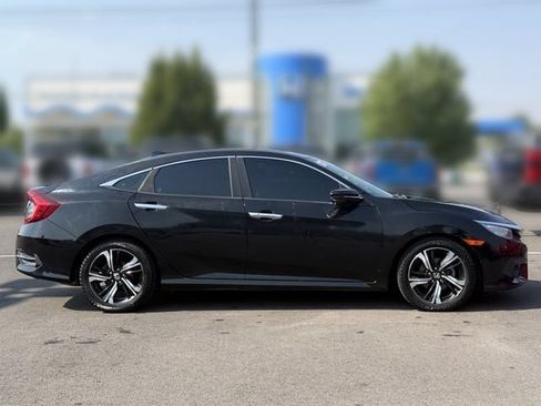 Used 2017 Honda Civic Touring image 9