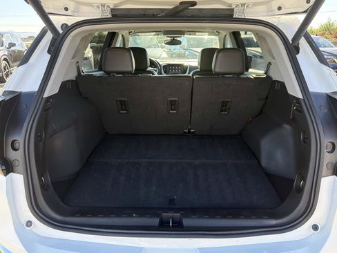 Used 2024 GMC Terrain SLT image 24