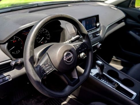 Used 2024 Nissan Altima 2.5 S FWD image 9