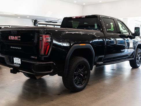 Used 2024 GMC Sierra 2500 AT4 AWD/4WD image 4