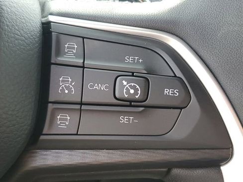 Used 2023 Jeep Grand Cherokee Altitude image 20