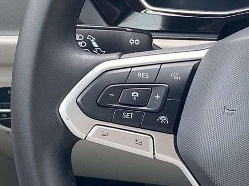 Certified 2024 Volkswagen Jetta SE image 7