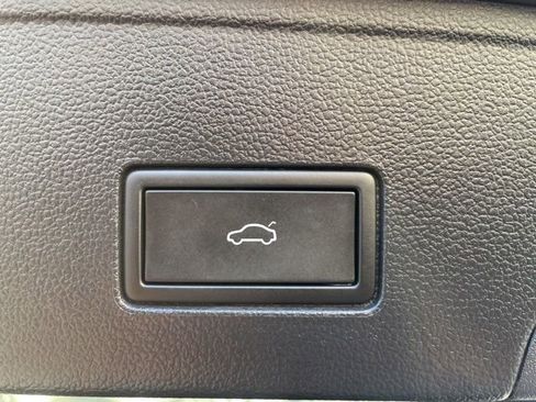 Certified 2025 Volkswagen Atlas Cross Sport SEL R-Line image 9