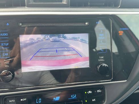 Used 2018 Toyota Corolla SE FWD image 20
