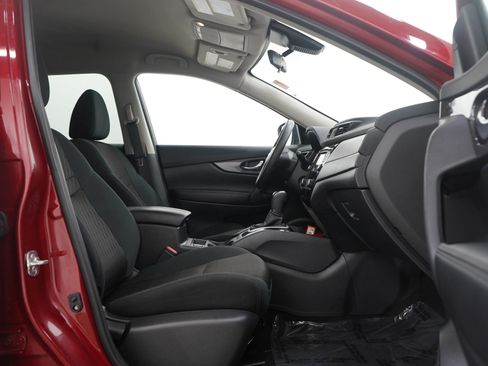 Used 2020 Nissan Rogue SV image 11