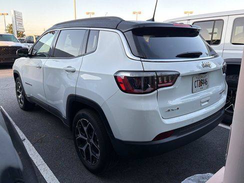 Used 2025 Jeep Compass Limited AWD/4WD image 6