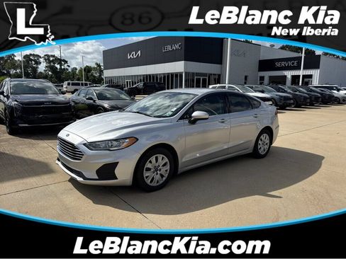 Used 2019 Ford Fusion S FWD image 1
