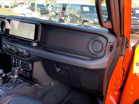 Certified 2025 Jeep Wrangler Unlimited Rubicon image 17