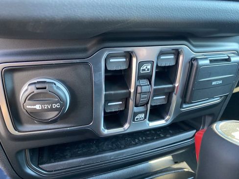 New 2025 Jeep Wrangler Unlimited Sahara w/ Safety Group AWD/4WD image 31