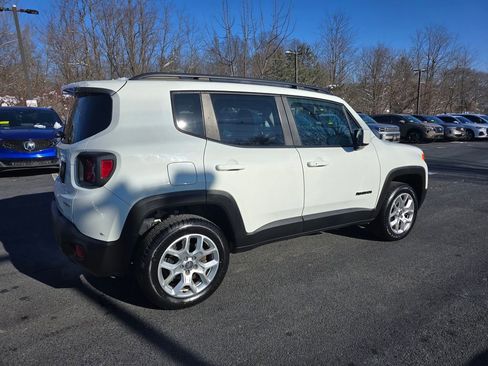 Used 2017 Jeep Renegade Latitude w/ Cold Weather Group image 4