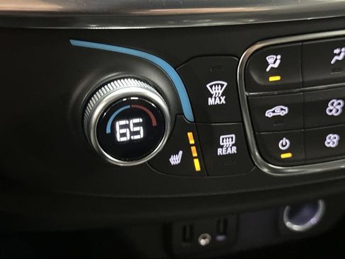 Used 2023 Chevrolet Traverse LT AWD/4WD image 43