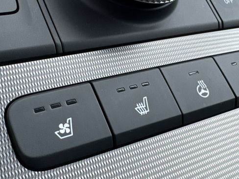 Used 2025 Hyundai Palisade Calligraphy image 32