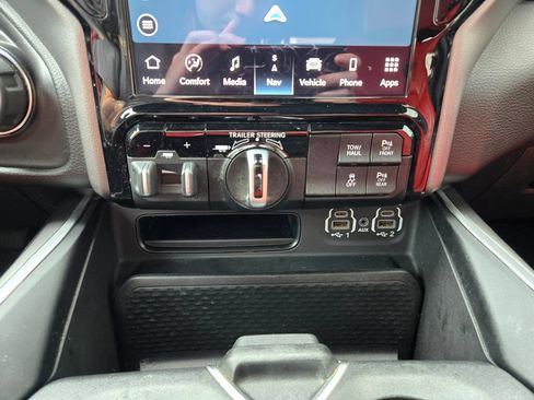Used 2023 RAM 1500 Big Horn AWD/4WD image 32