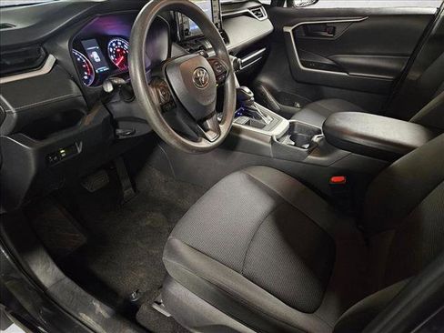 Used 2020 Toyota RAV4 LE image 10