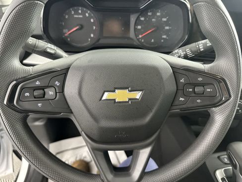 Used 2025 Chevrolet Trax LS image 3