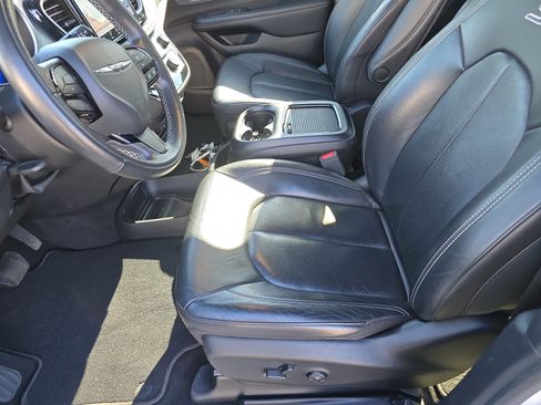 Used 2022 Chrysler Pacifica Touring-L w/ S Appearance Package image 22