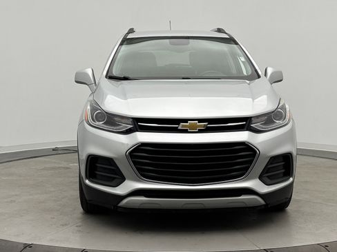 Used 2019 Chevrolet Trax LT w/ LT Convenience Package image 2