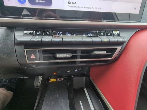 Used 2025 Toyota Camry XSE AWD/4WD image 17