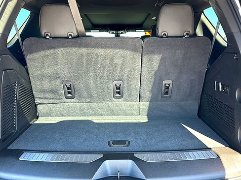 Used 2022 GMC Yukon Denali w/ Denali Premium Package image 23