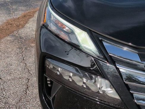 Used 2025 Nissan Rogue SV FWD image 9