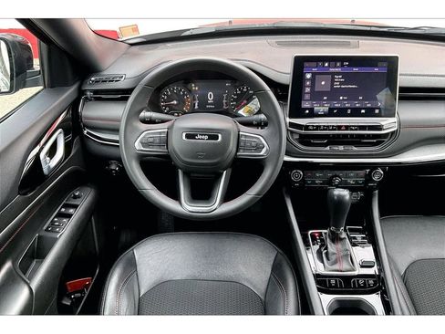 Used 2023 Jeep Compass Trailhawk image 6