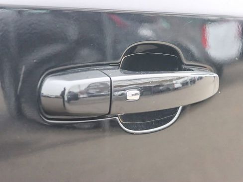 Used 2022 Chevrolet Traverse LT image 15