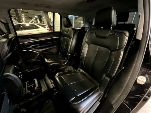 Used 2021 Jeep Grand Cherokee L Limited w/ Luxury Tech Group II image 15