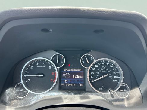 Used 2017 Toyota Tundra SR5 w/ SR5 Upgrade Package AWD/4WD image 27