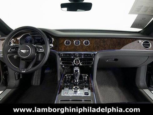 Used 2024 Bentley Flying Spur V8 image 34