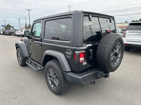 Used 2025 Jeep Wrangler Sport S image 5