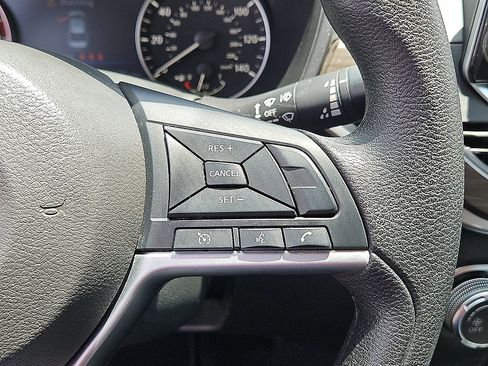 Used 2024 Nissan Altima 2.5 SV FWD image 18