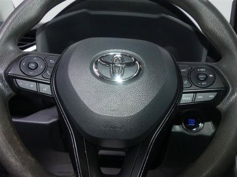 Used 2021 Toyota RAV4 XLE AWD/4WD image 31