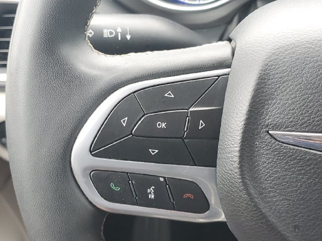 Used 2024 Chrysler Pacifica Touring-L FWD image 22