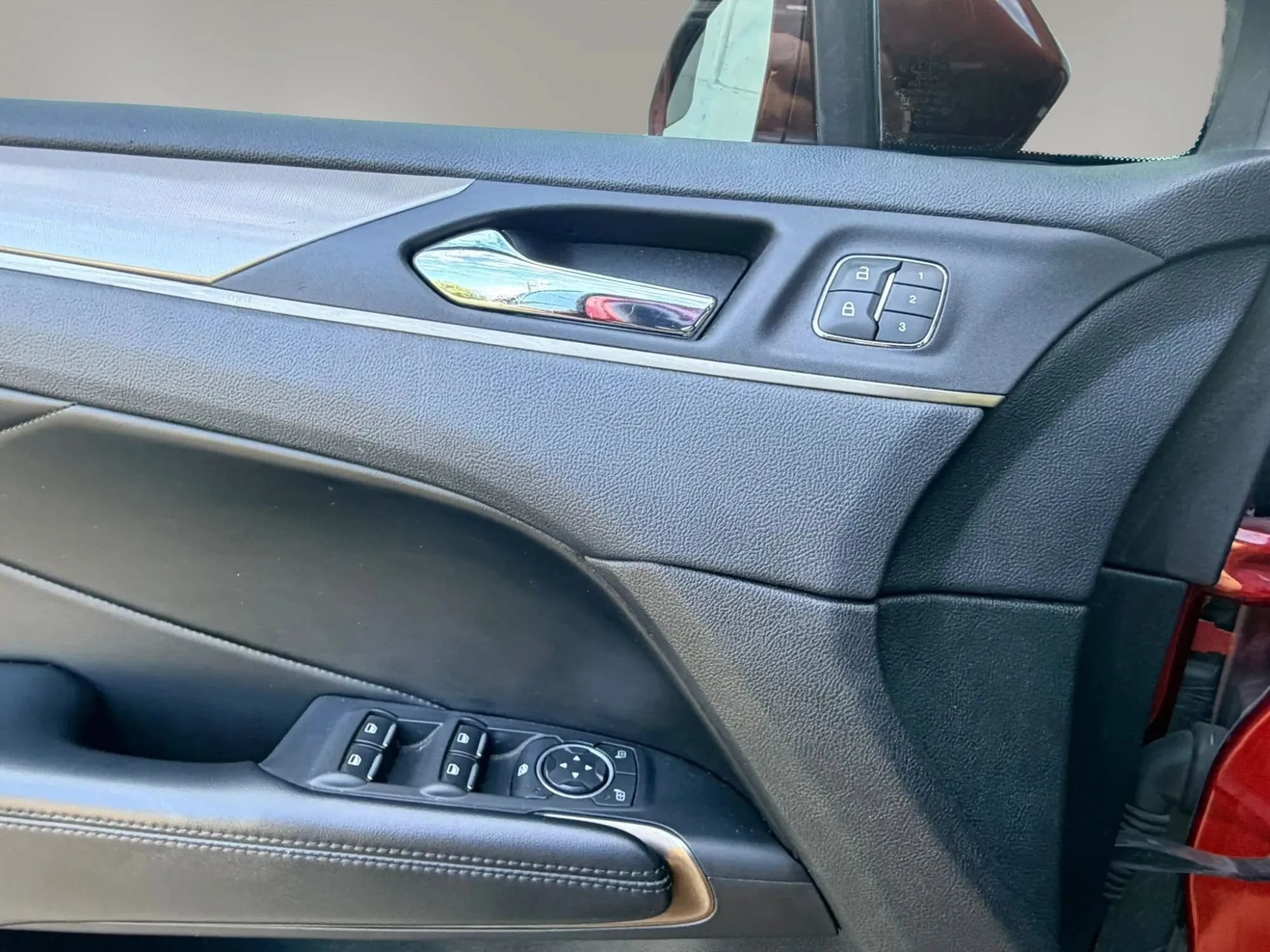 Used 2019 Lincoln MKC Premiere FWD image 22