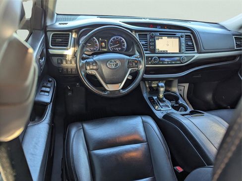 Used 2019 Toyota Highlander XLE image 15