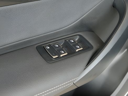 New 2025 VinFast VF 8 Eco AWD/4WD image 6