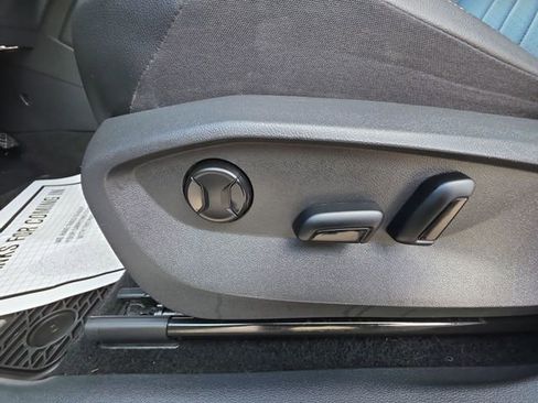 Used 2022 Volkswagen Tiguan SE image 12