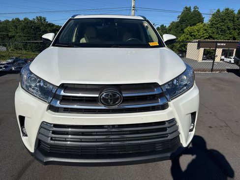 Used 2019 Toyota Highlander Limited Platinum AWD/4WD image 4
