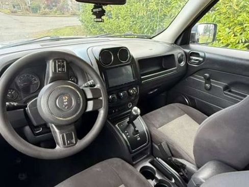 Used 2017 Jeep Patriot Sport FWD image 11