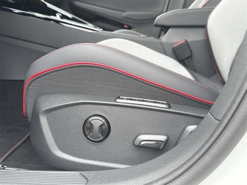Used 2025 Volkswagen GTI SE FWD image 13