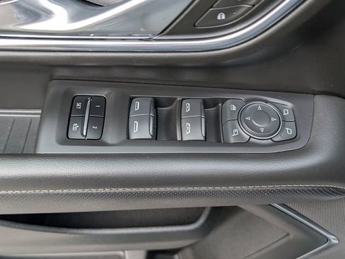 Used 2024 Chevrolet Suburban Premier RWD image 17