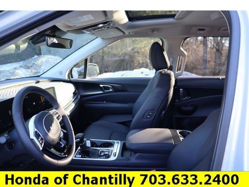 Used 2026 Kia Carnival SX w/ SX Dark Edition Package image 24