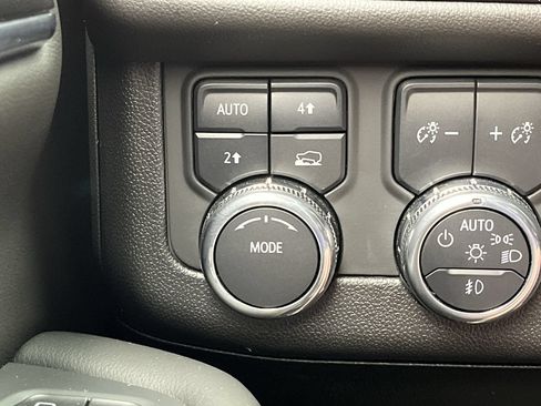 Certified 2025 GMC Yukon Elevation w/ LPO, Elevation Black Package AWD/4WD image 18